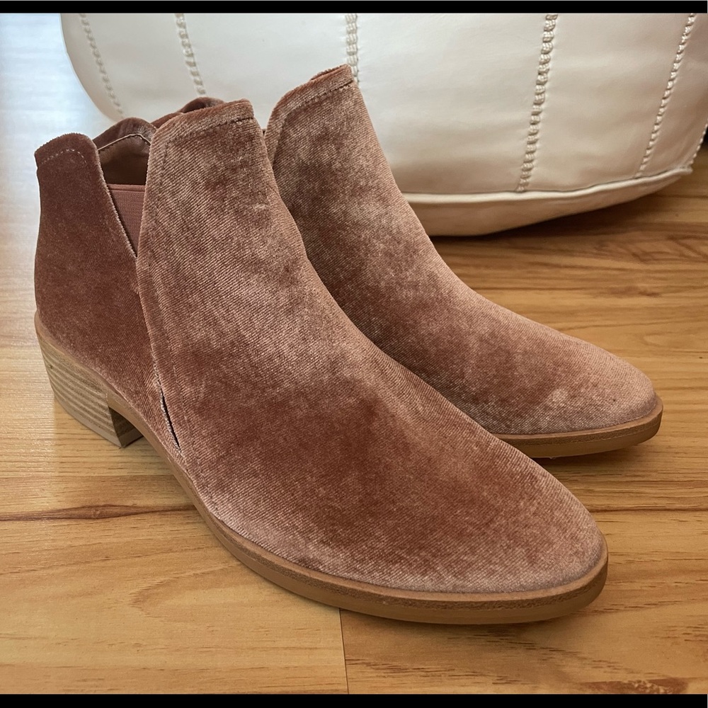 Dolce Vita pink velvet ankle bootie